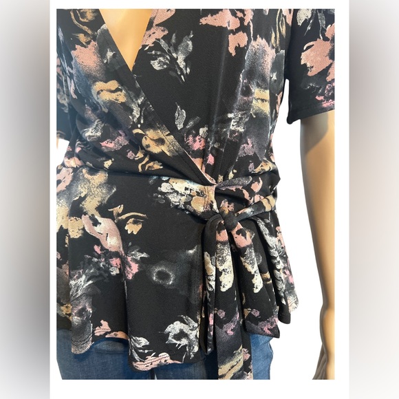 3️⃣/$25 Paper & Scissors blouse - Picture 3 of 6